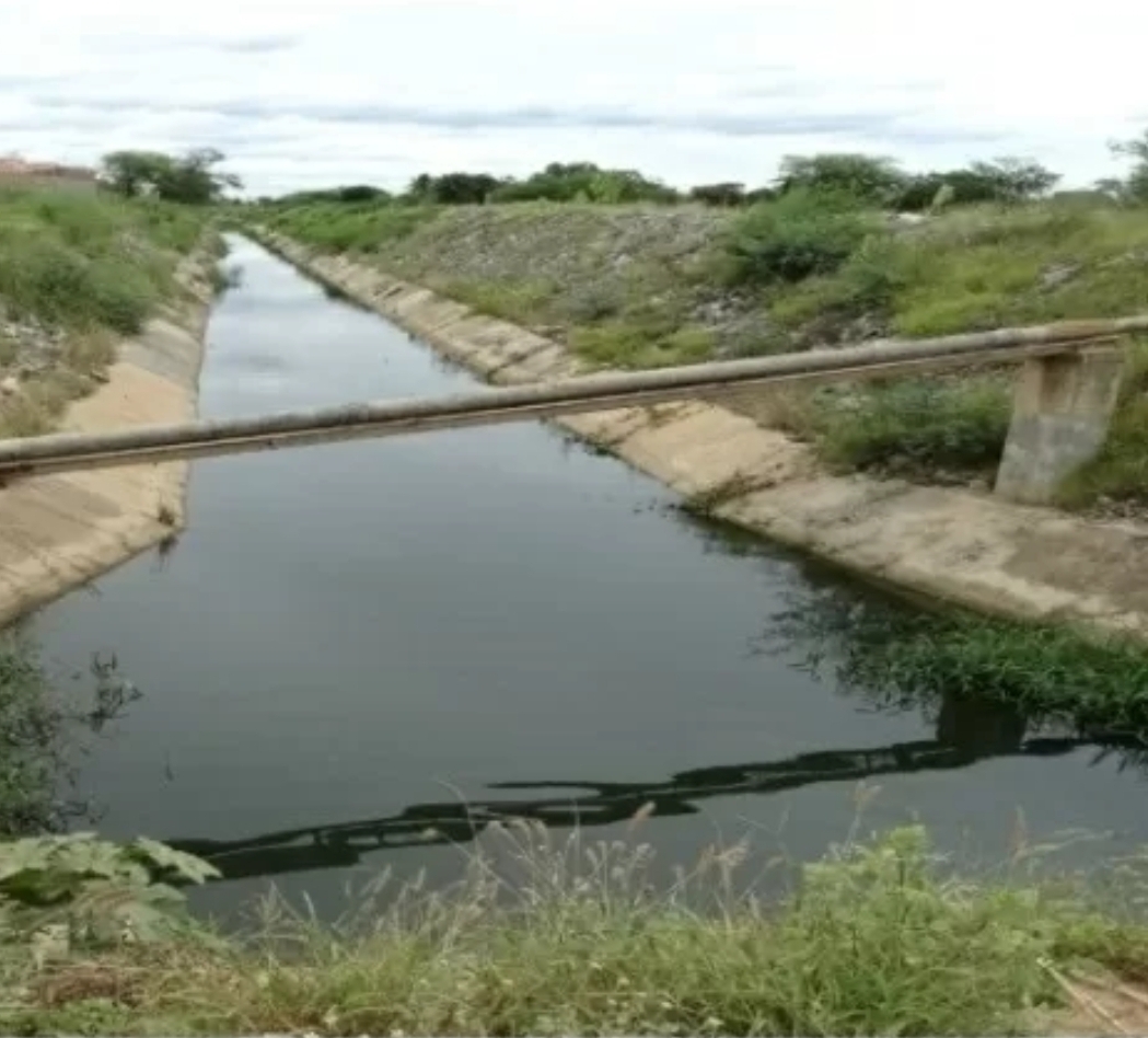 Canal da transposição do São Francisco que traz água para Boqueirão é