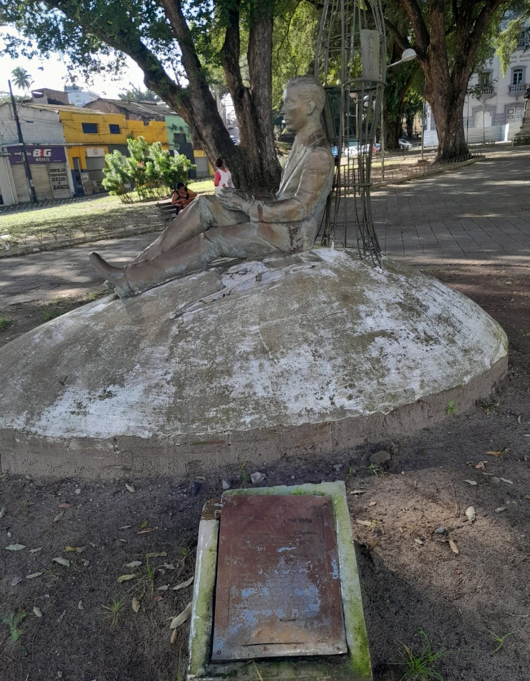 abandono da estátua de Augusto dos Anjos Blog do Tião Lucena